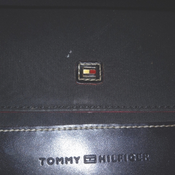 GUC Tommy Hilfiger Wallet 7 1/2X 4. Part Leather/canvas - Picture 2 of 12